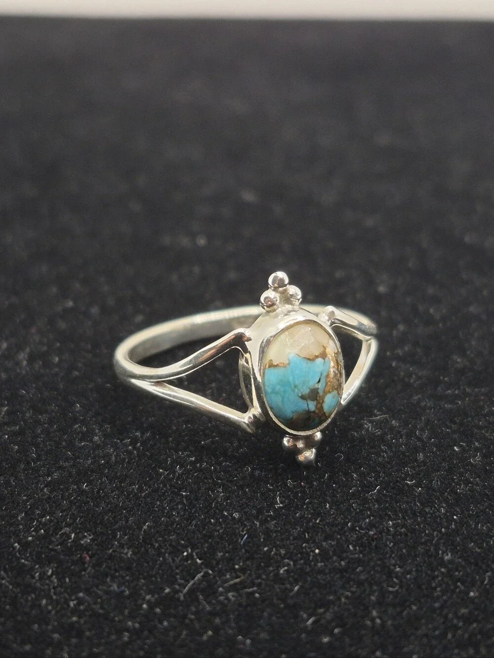 .925 Sterling Silver Elegant Women's Oval Design Oyster Turquoise Ring